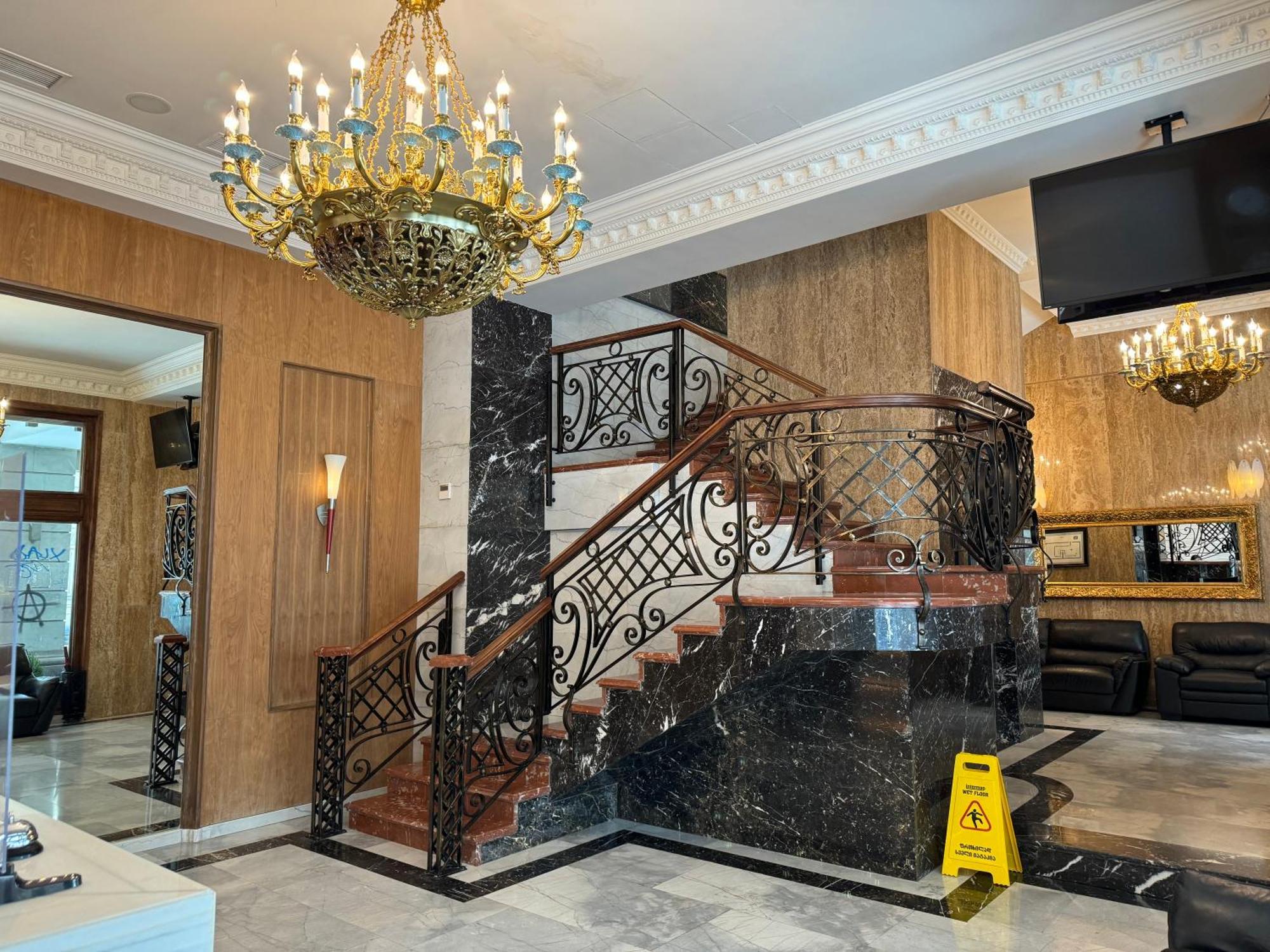 Redline Hotel Тбілісі Екстер'єр фото