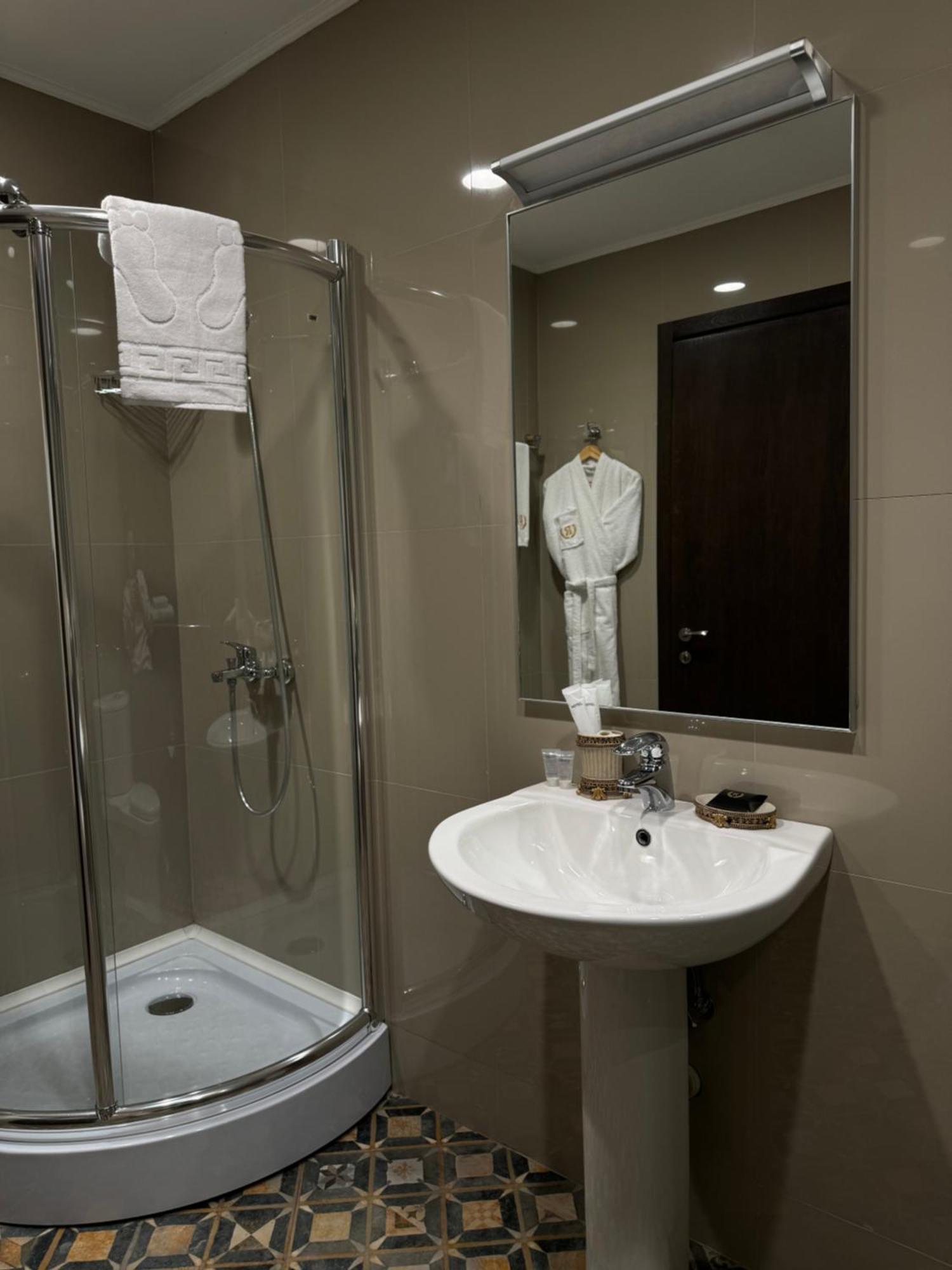 Redline Hotel Тбілісі Екстер'єр фото