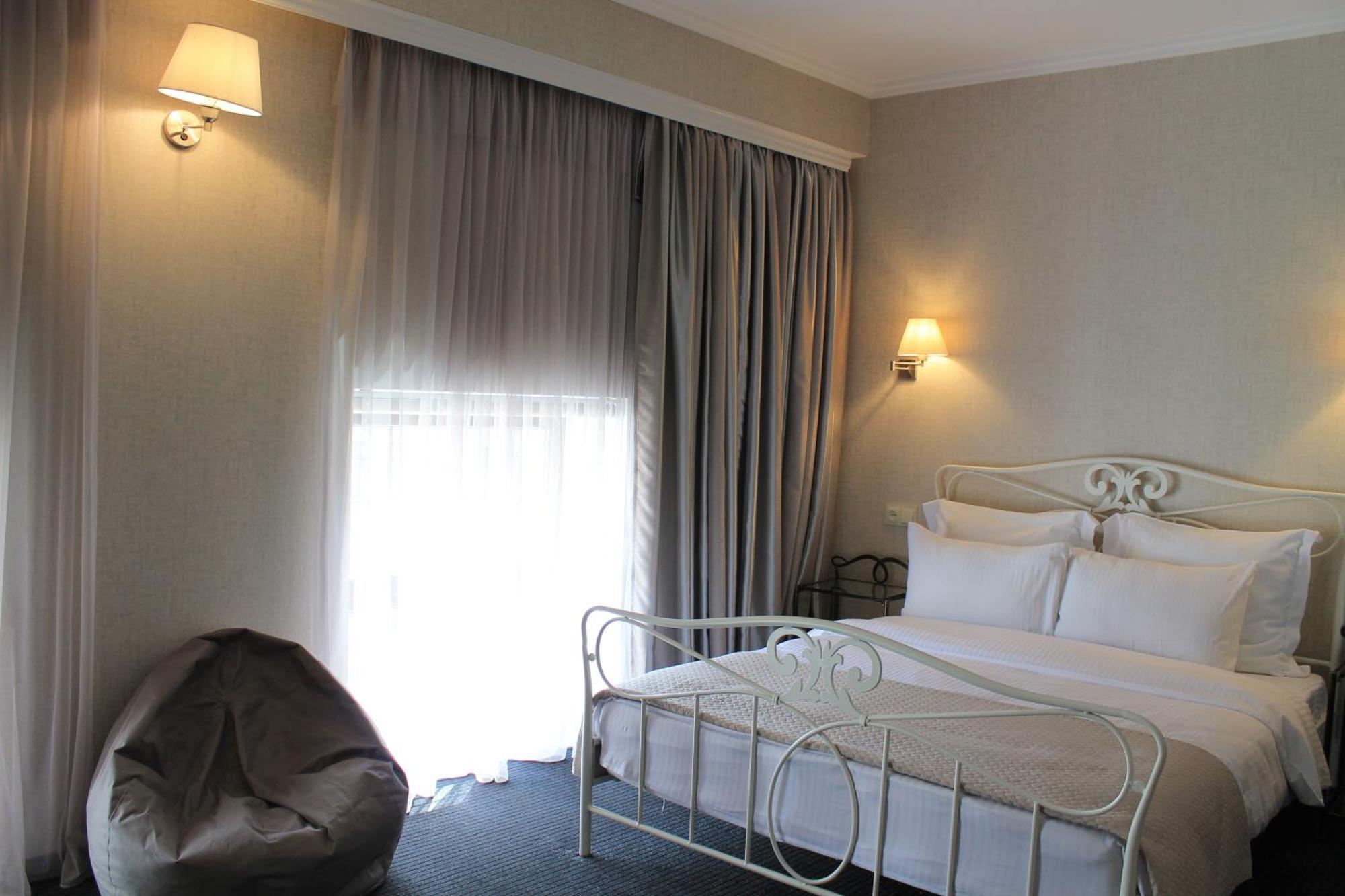 Redline Hotel Тбілісі Екстер'єр фото