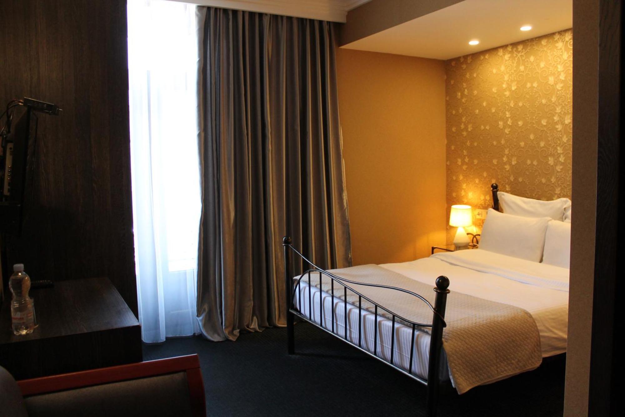 Redline Hotel Тбілісі Екстер'єр фото