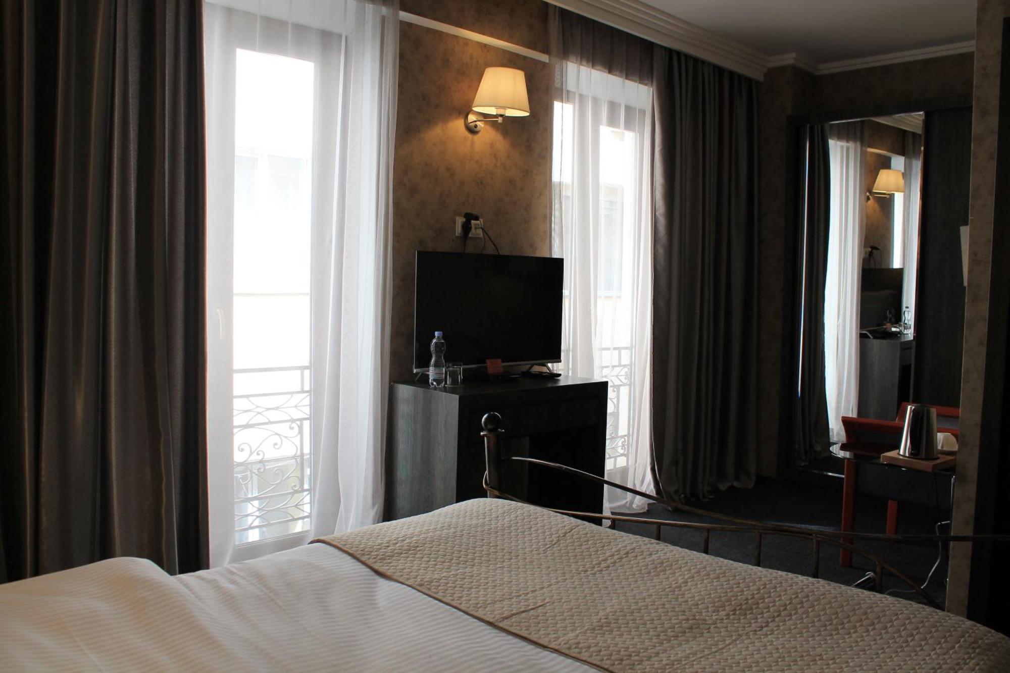 Redline Hotel Тбілісі Екстер'єр фото