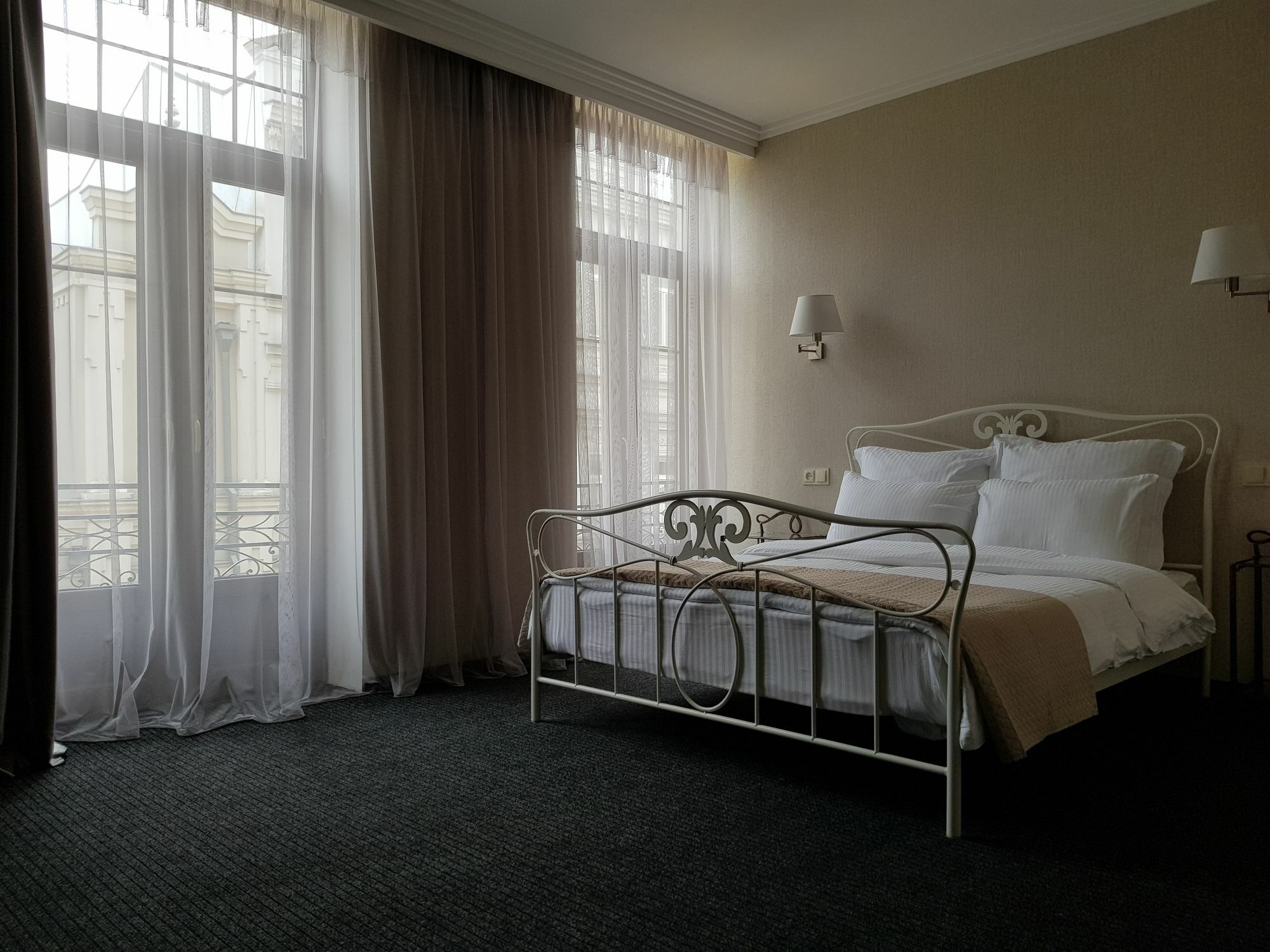 Redline Hotel Тбілісі Екстер'єр фото