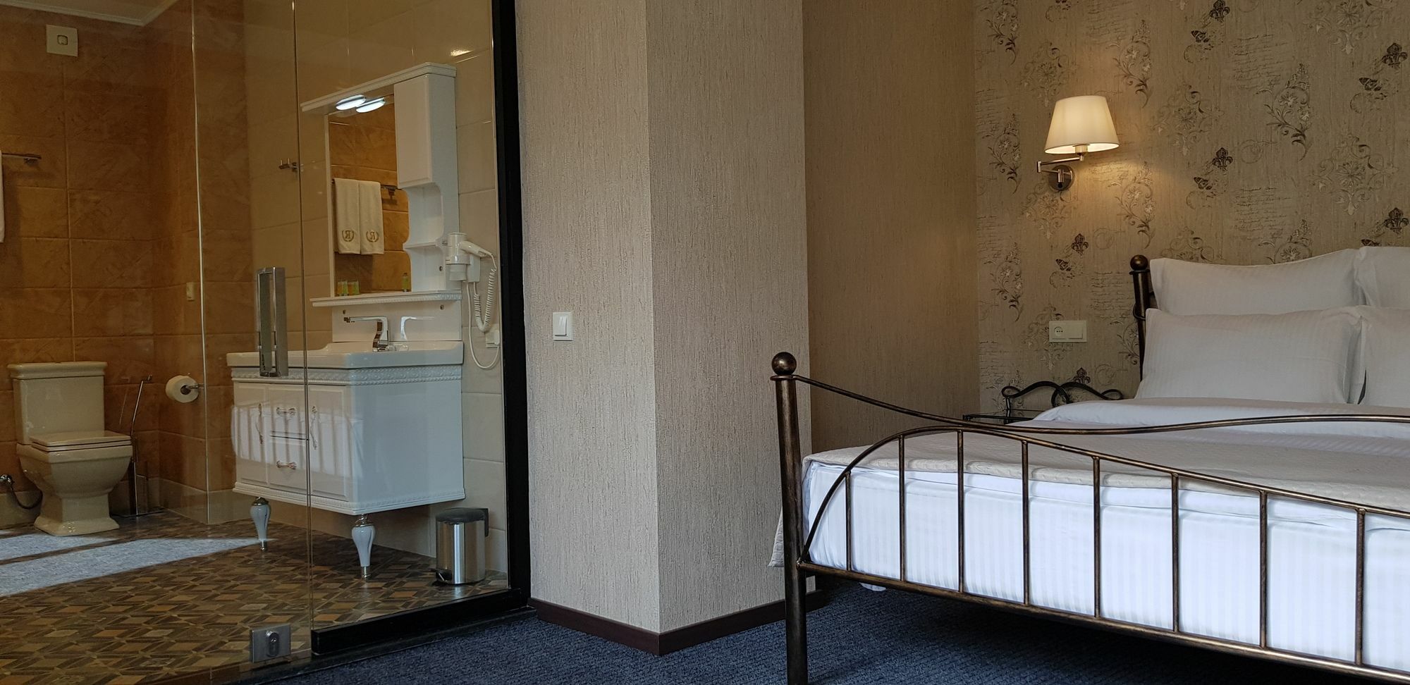 Redline Hotel Тбілісі Екстер'єр фото